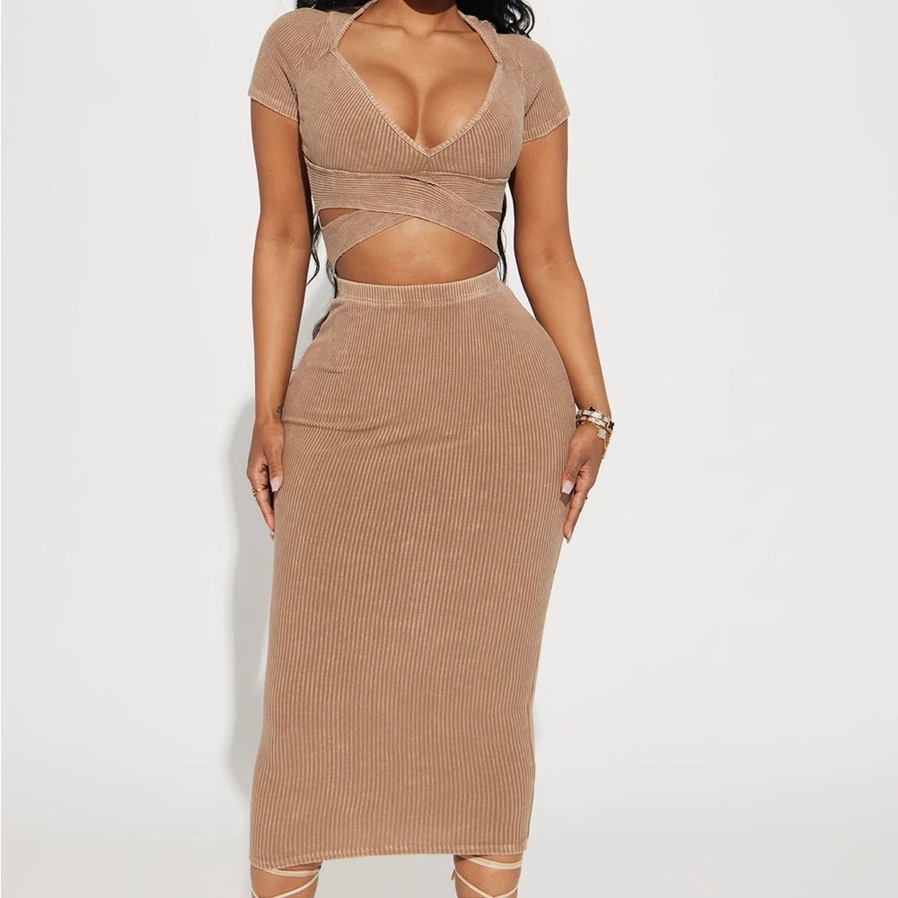 Elegant Tan Ribbed Skirt